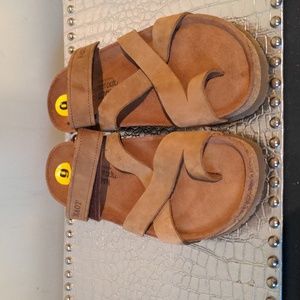 NAOT sandal nude/beige leather size 9 NEW
